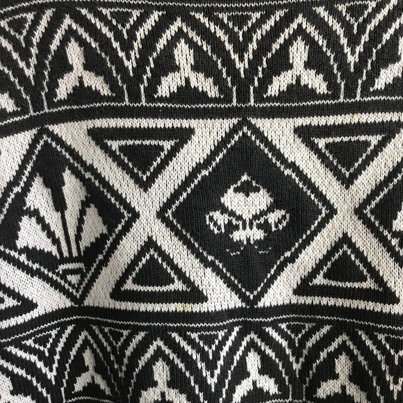 Oversized Black & White Patterned Sweater - Picture 4 of 6